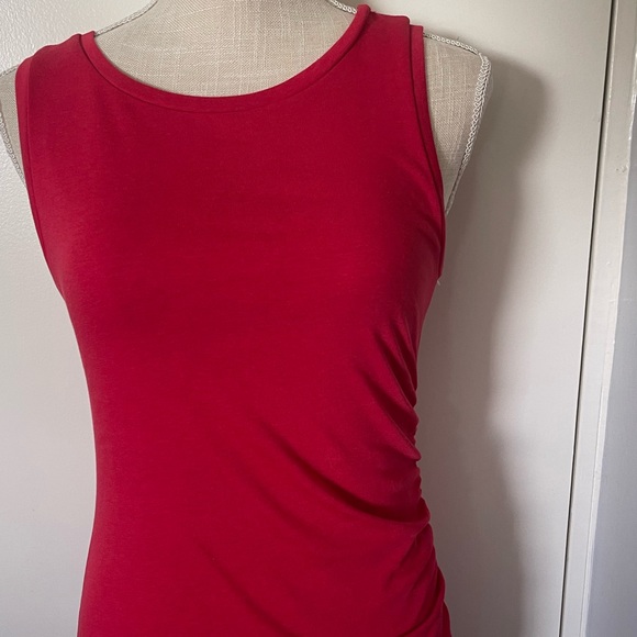 Women's Leith sleeveless Red Dress - Picture 6 of 8